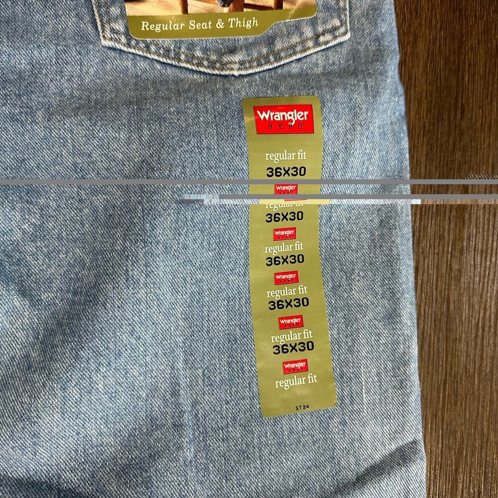 Wrangler Hero Mens 36x30 Light Wash Blue Regluar Fit 100% Cotton Jeans NEW - Picture 7 of 9